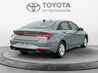 2022 Hyundai Elantra SE