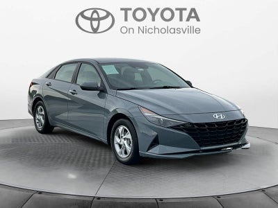 2022 Hyundai Elantra SE