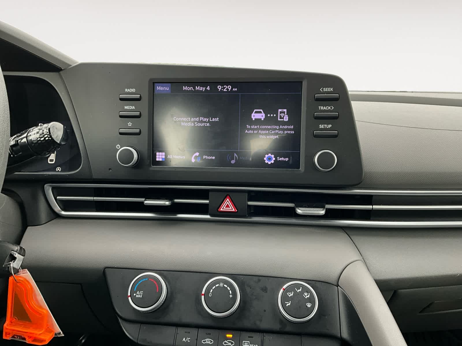 2022 Hyundai Elantra SE