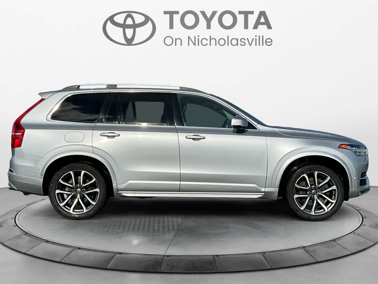 2018 Volvo XC90 Momentum