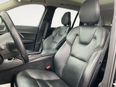 2020 Volvo XC90 Momentum