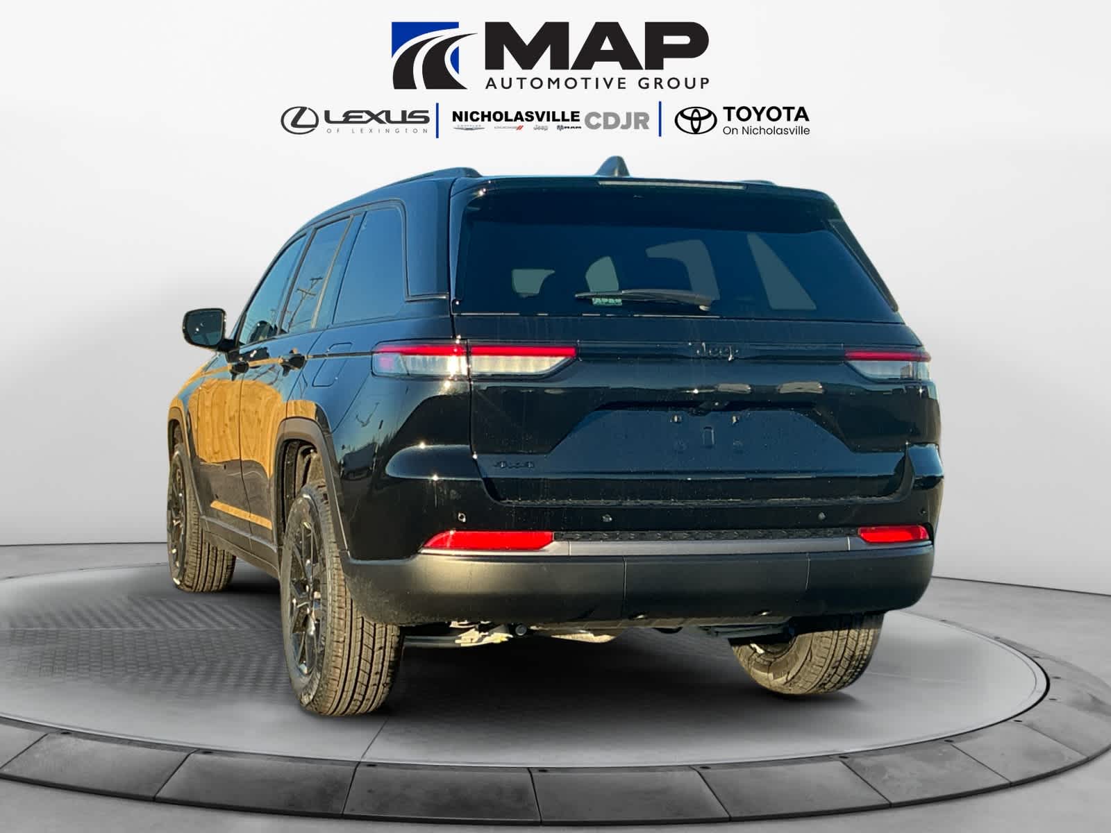 2026 Jeep Grand Cherokee Laredo Altitude