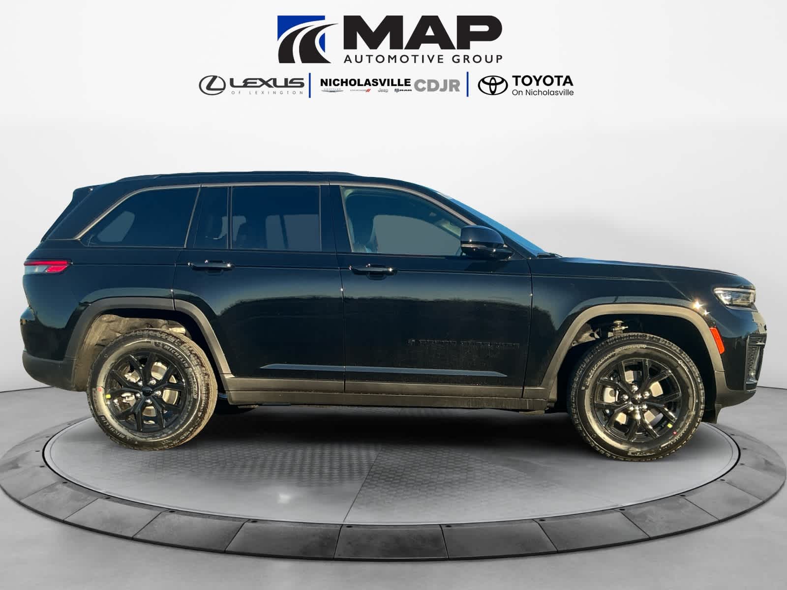 2026 Jeep Grand Cherokee Laredo Altitude