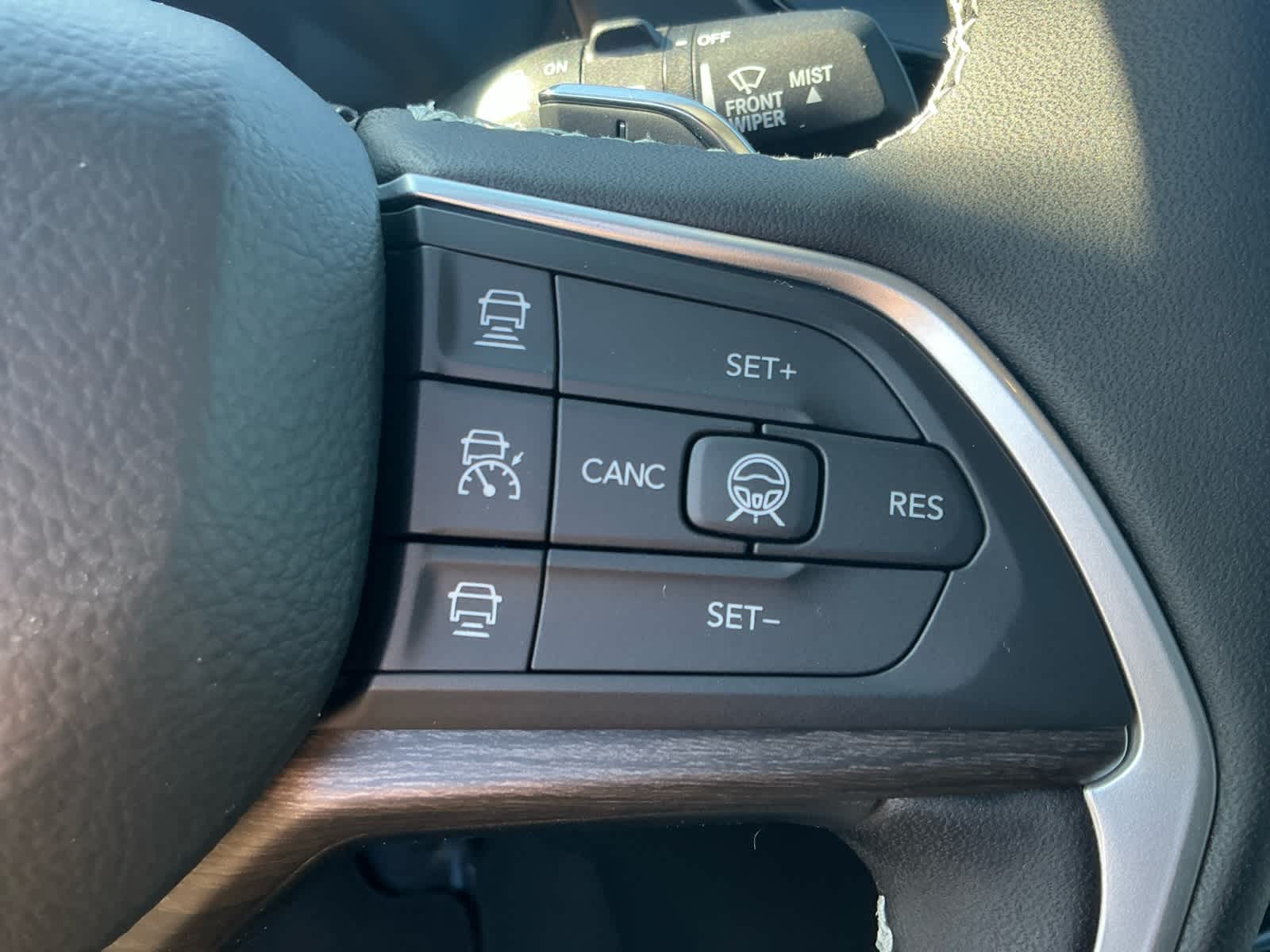 2026 Jeep Grand Cherokee L Laredo Altitude
