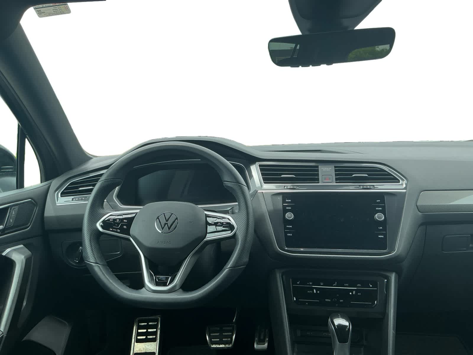 2023 Volkswagen Tiguan SE R-Line Black
