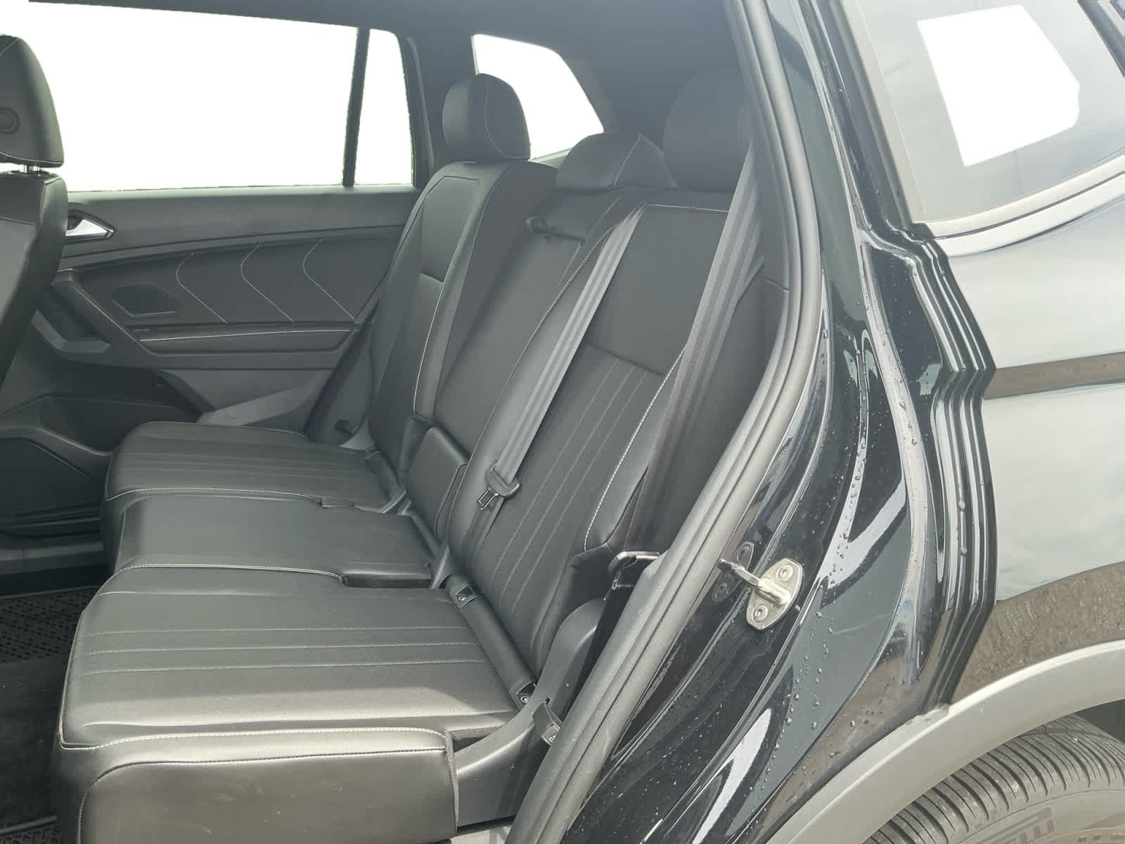 2023 Volkswagen Tiguan SE R-Line Black