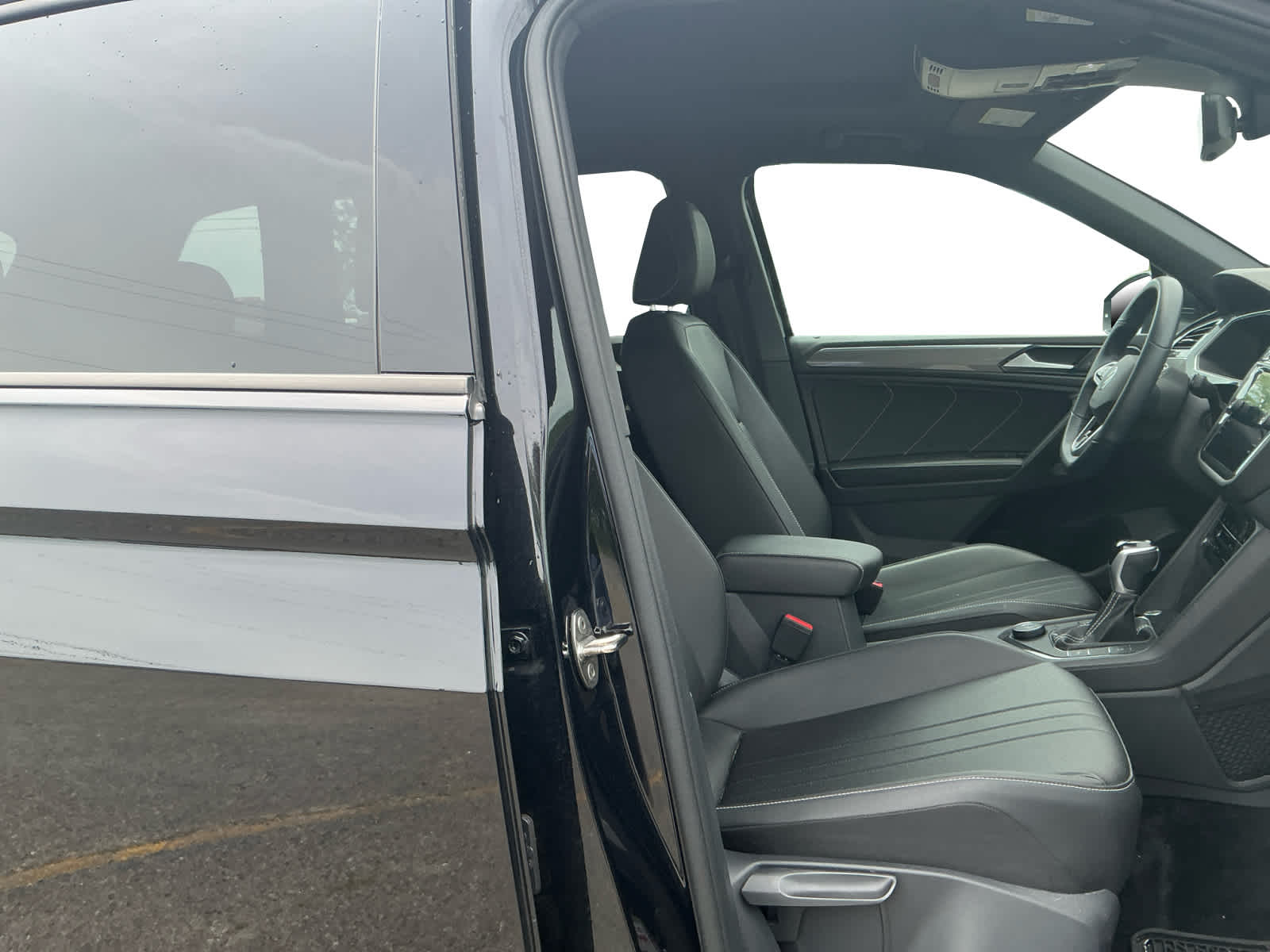 2023 Volkswagen Tiguan SE R-Line Black
