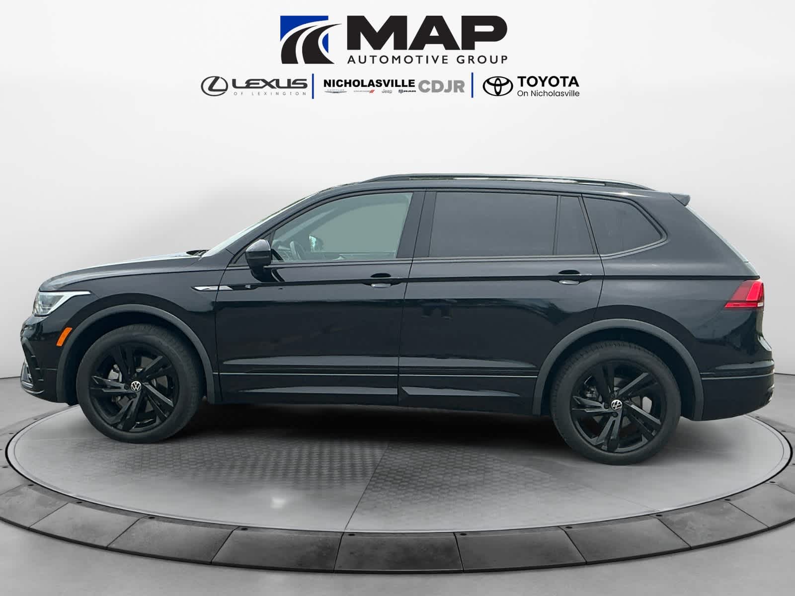 2023 Volkswagen Tiguan SE R-Line Black
