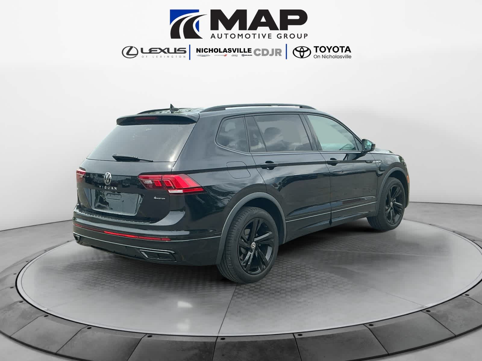 2023 Volkswagen Tiguan SE R-Line Black