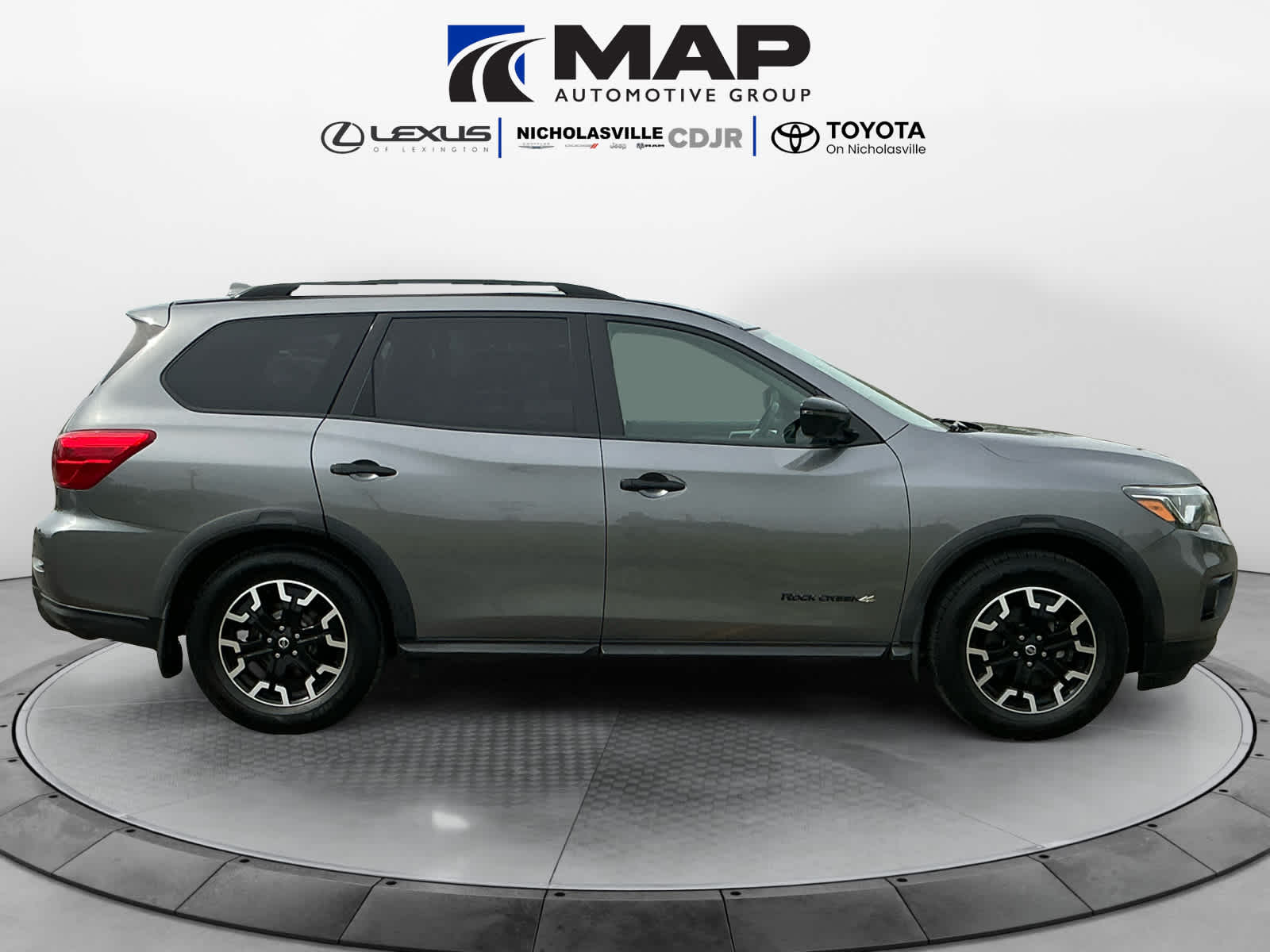 2019 Nissan Pathfinder SL