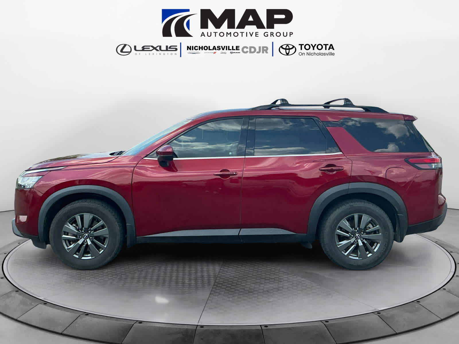 2022 Nissan Pathfinder SV