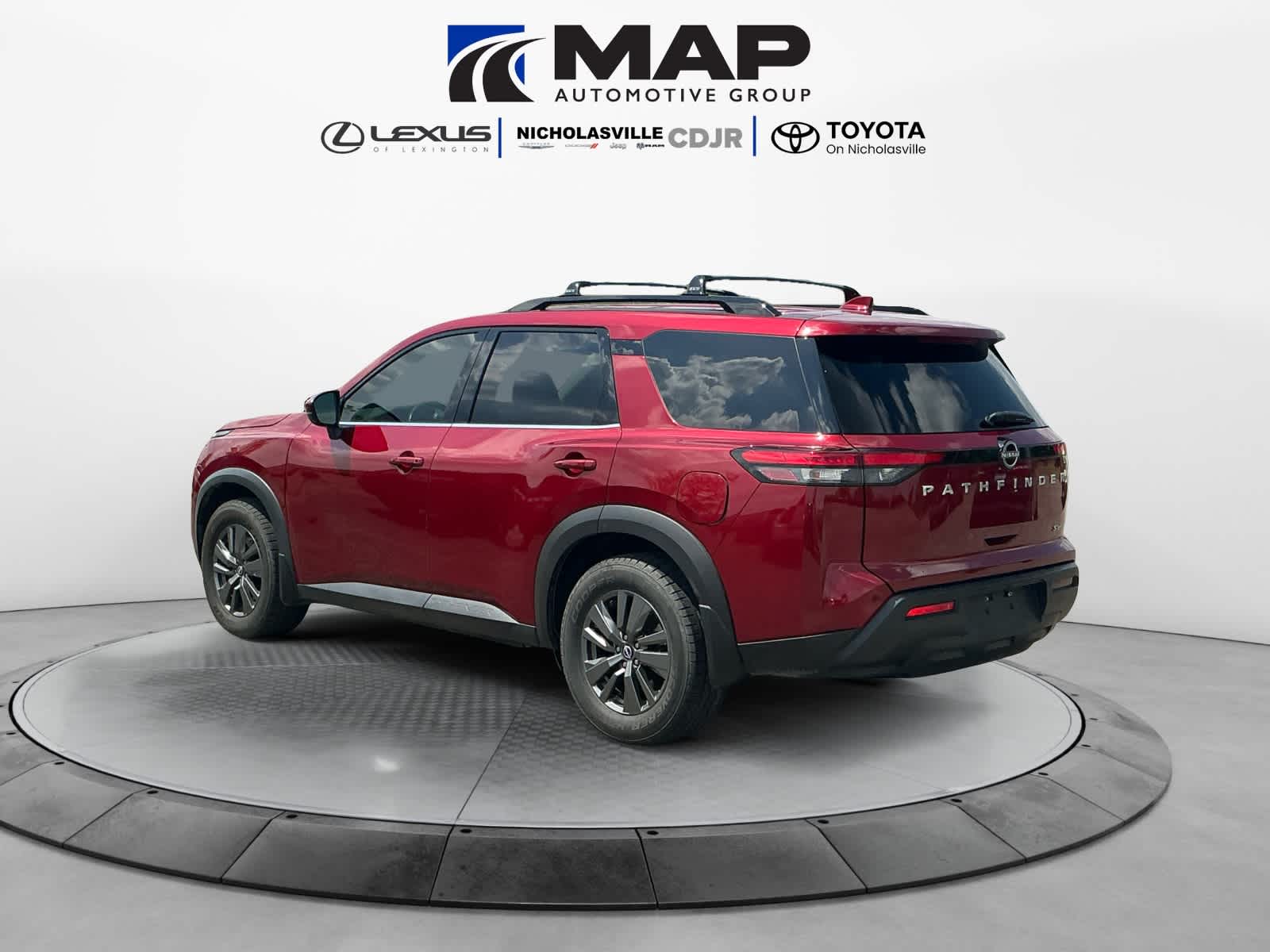 2022 Nissan Pathfinder SV