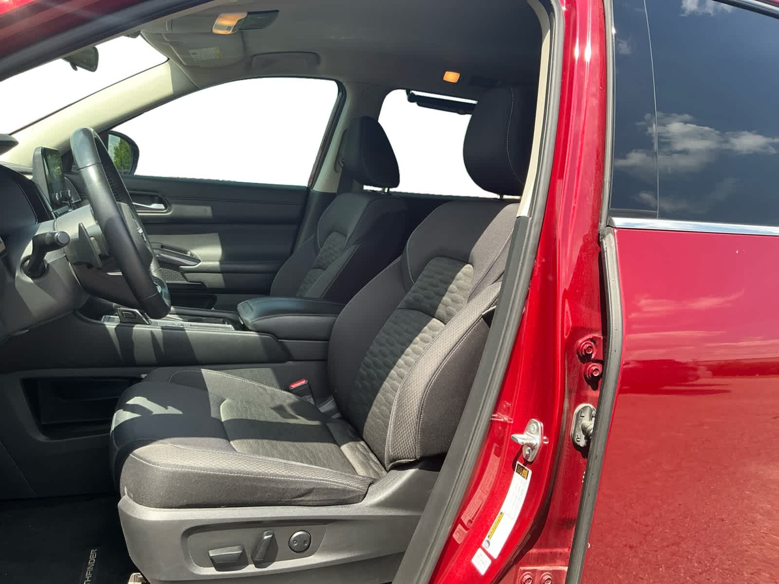 2022 Nissan Pathfinder SV