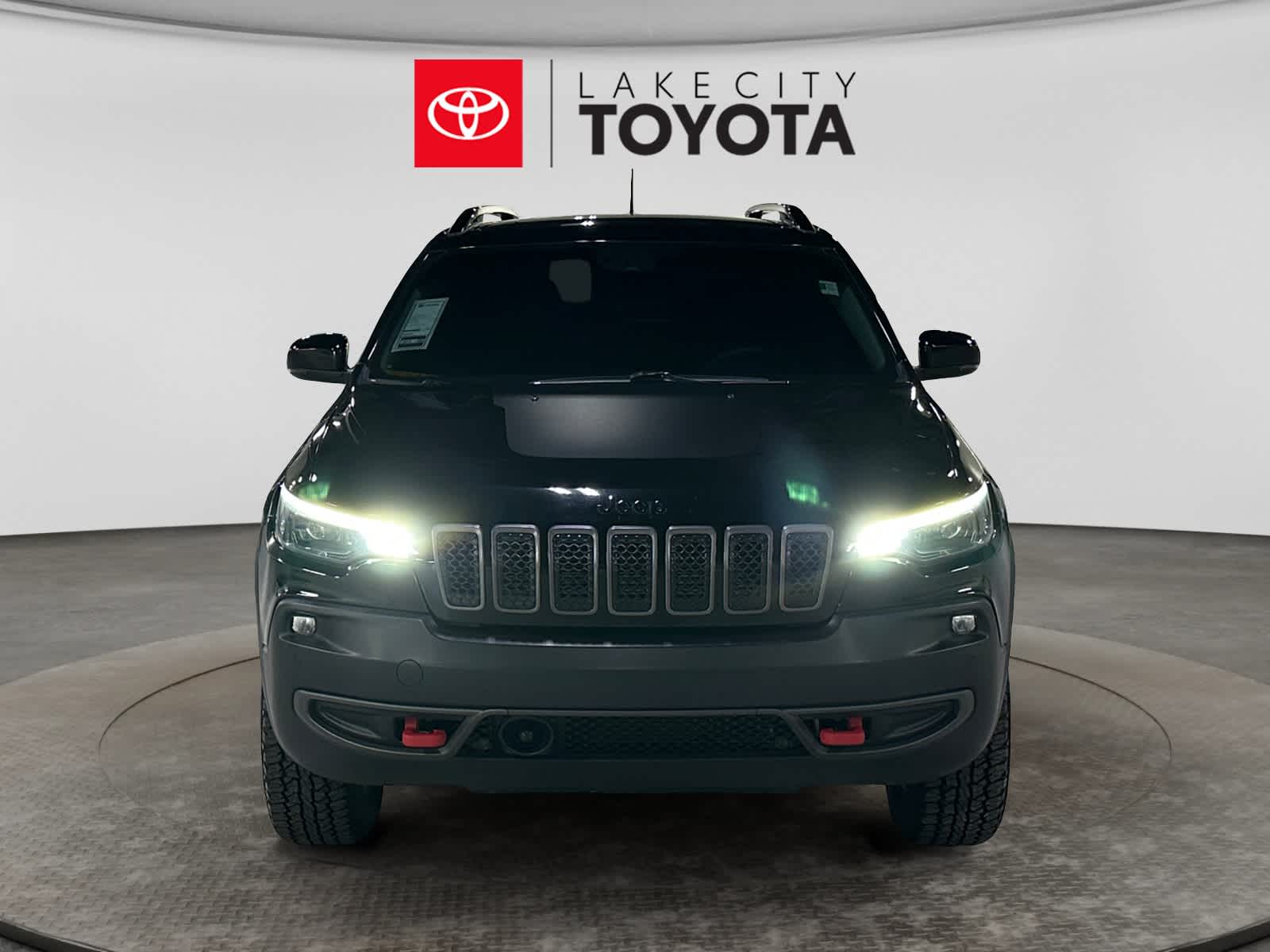 2023 Jeep Cherokee Trailhawk