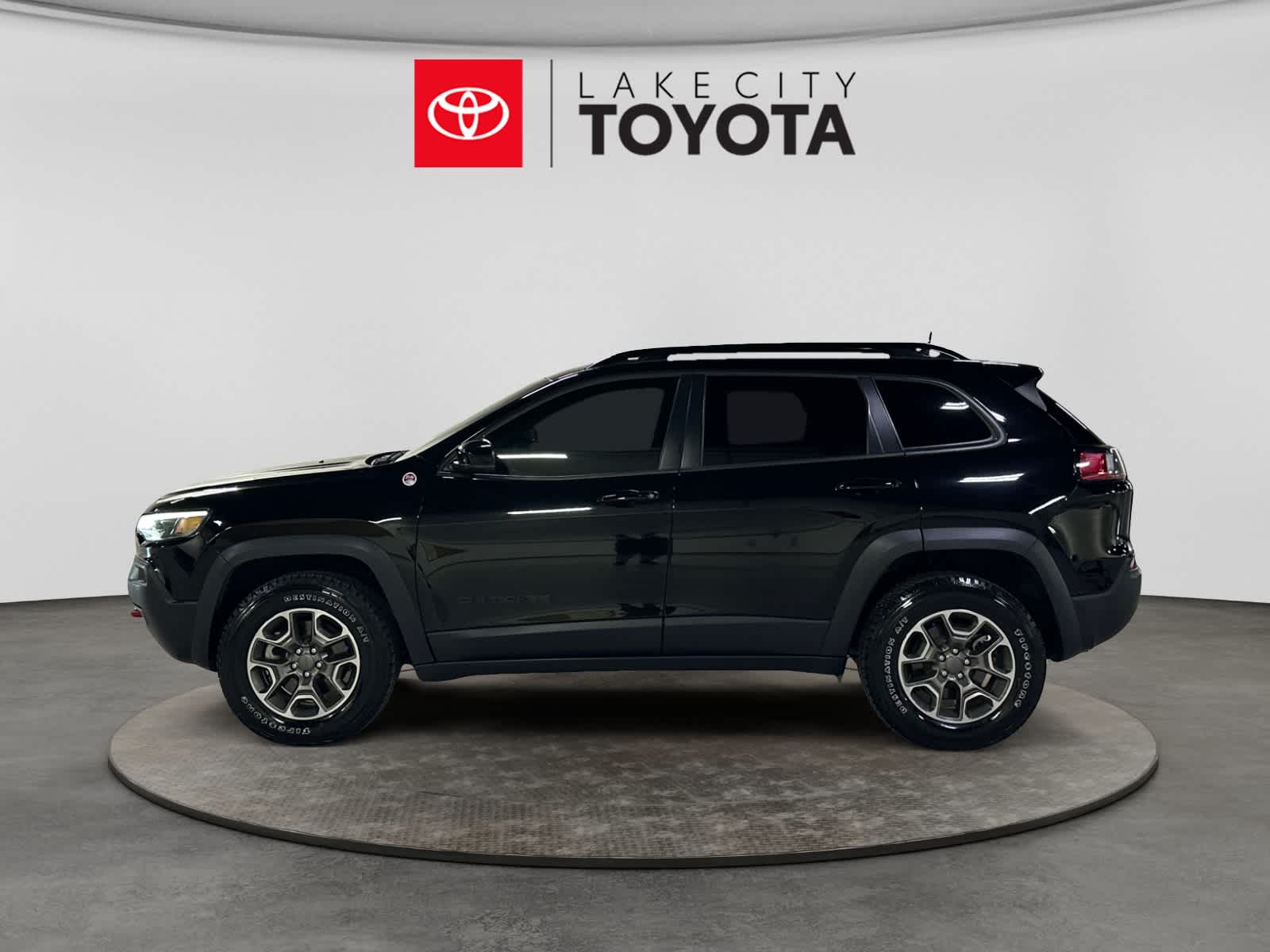 2023 Jeep Cherokee Trailhawk