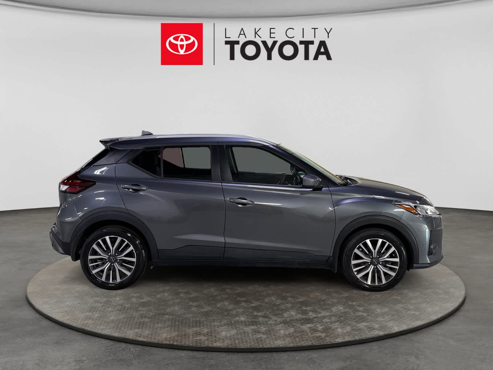 2022 Nissan Kicks SV