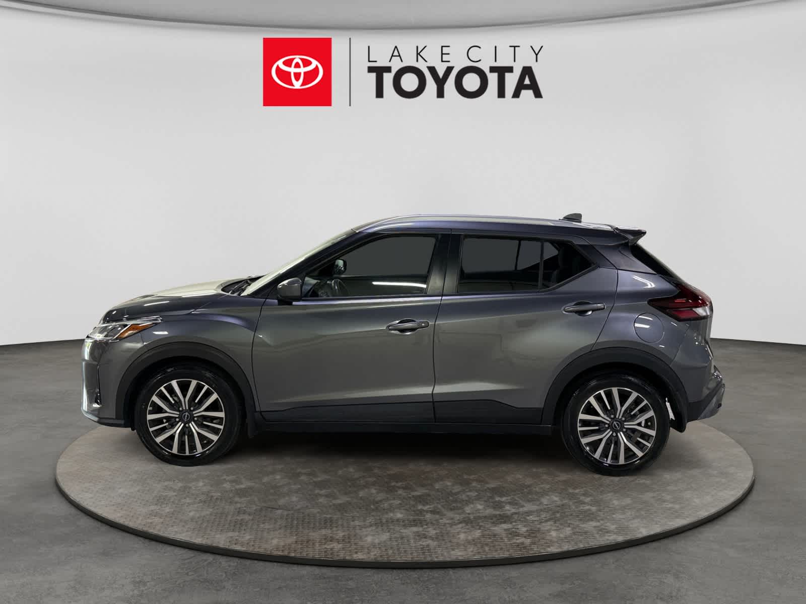 2022 Nissan Kicks SV
