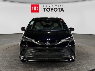 2025 Toyota Sienna Platinum