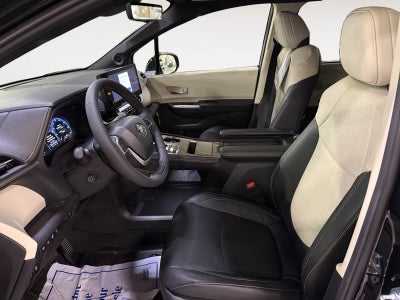 2025 Toyota Sienna Platinum