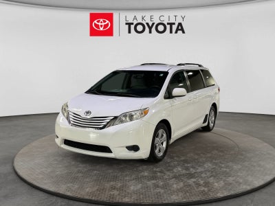 2017 Toyota Sienna LE Auto Access Seat