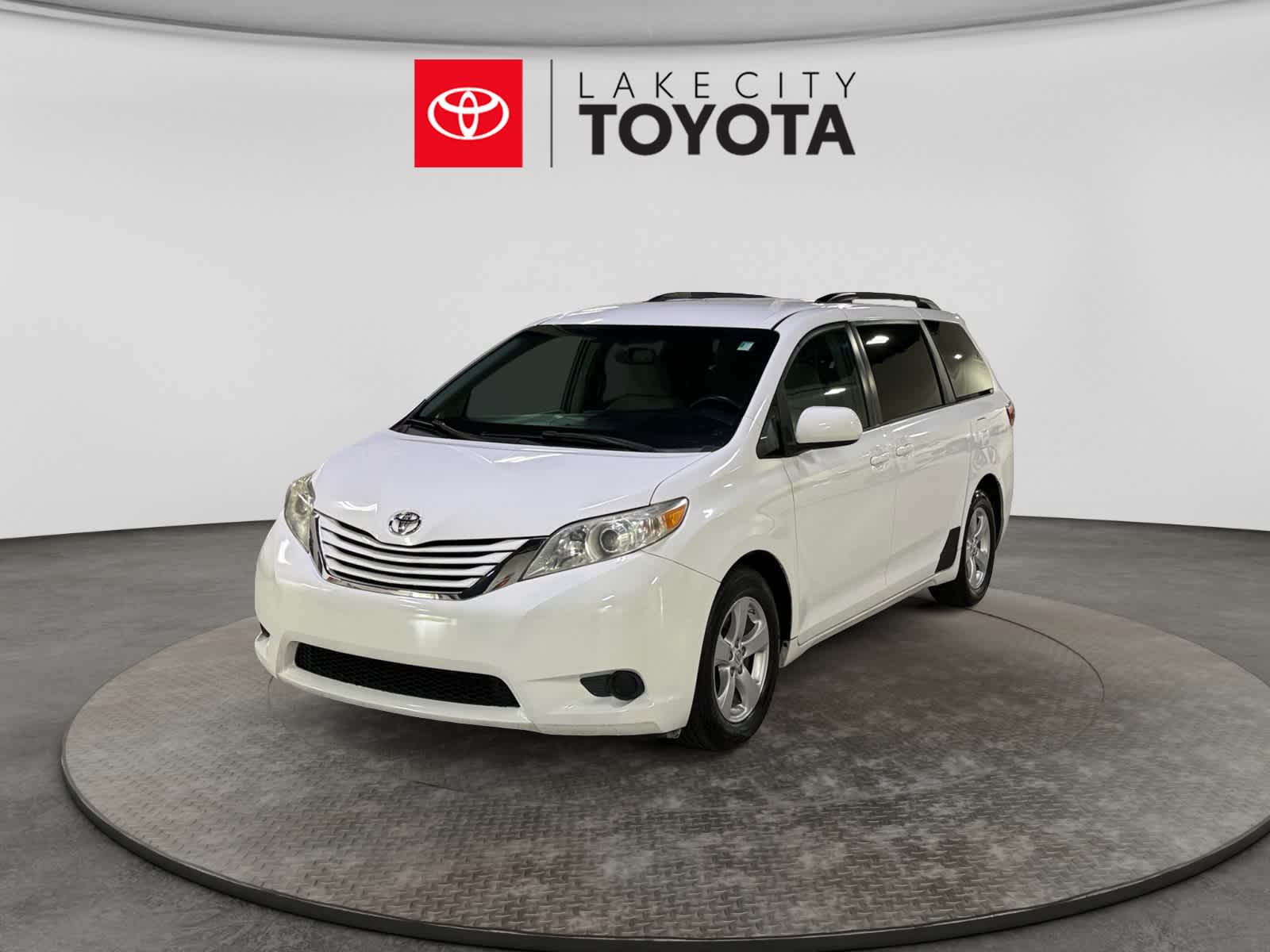 2017 Toyota Sienna LE Auto Access Seat