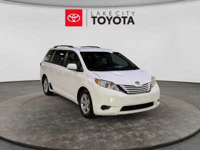 2017 Toyota Sienna LE Auto Access Seat