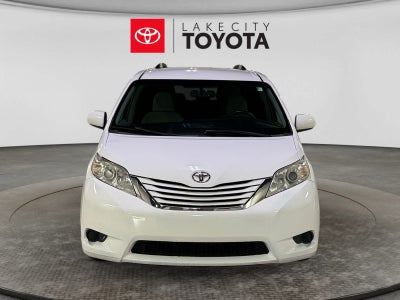 2017 Toyota Sienna LE Auto Access Seat