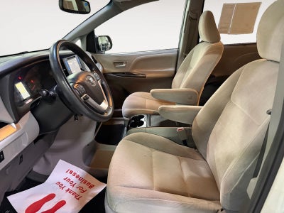 2017 Toyota Sienna LE Auto Access Seat