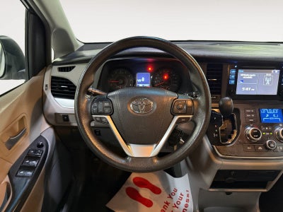 2017 Toyota Sienna LE Auto Access Seat