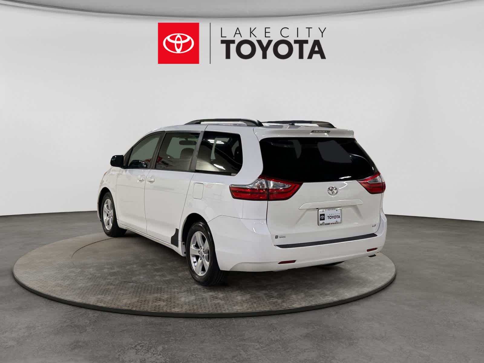 2017 Toyota Sienna LE Auto Access Seat