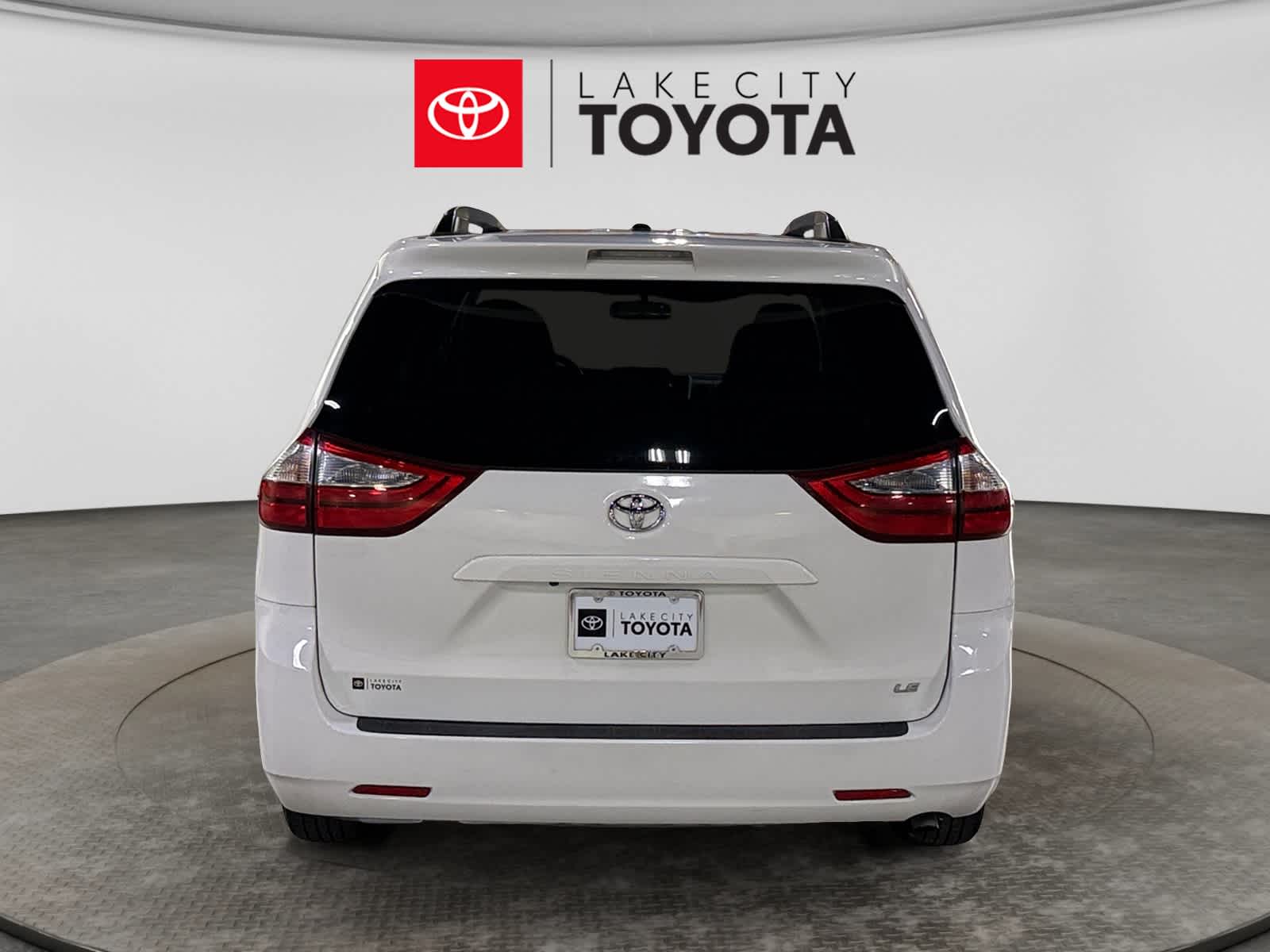 2017 Toyota Sienna LE Auto Access Seat