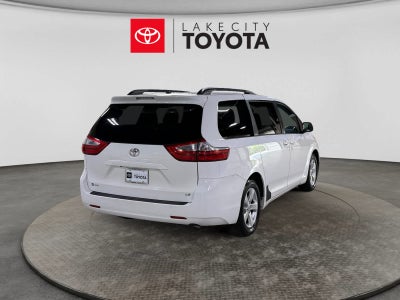 2017 Toyota Sienna LE Auto Access Seat