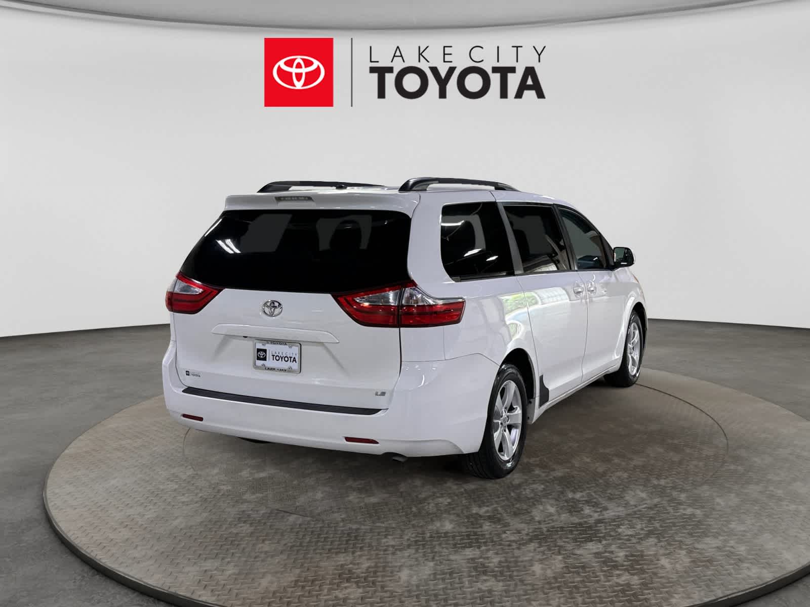 2017 Toyota Sienna LE Auto Access Seat