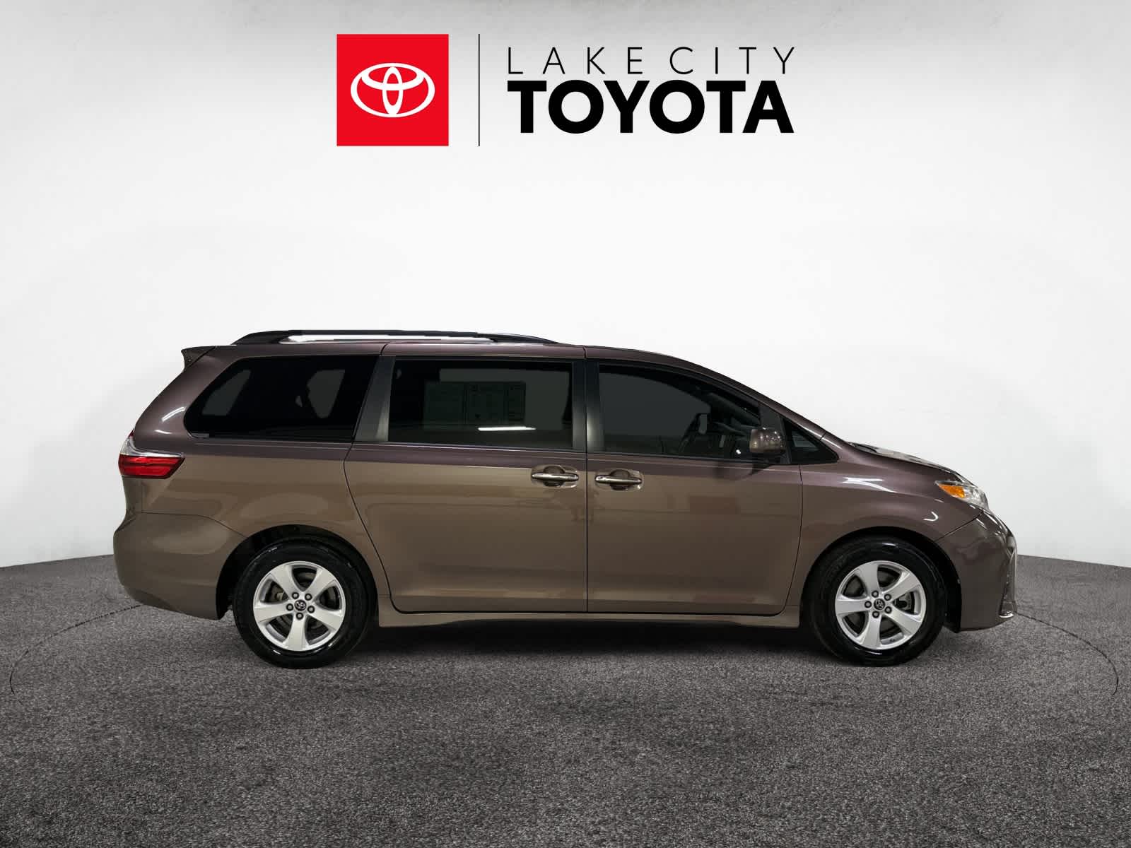 2019 Toyota Sienna LE