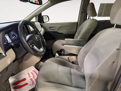 2019 Toyota Sienna LE