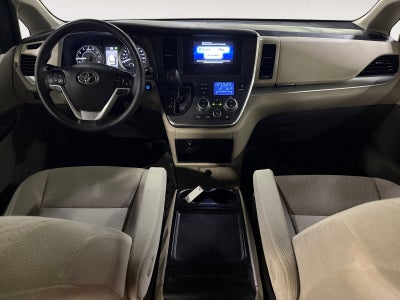 2019 Toyota Sienna LE