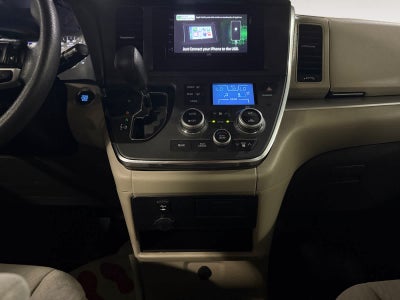 2019 Toyota Sienna LE