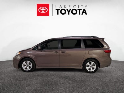 2019 Toyota Sienna LE