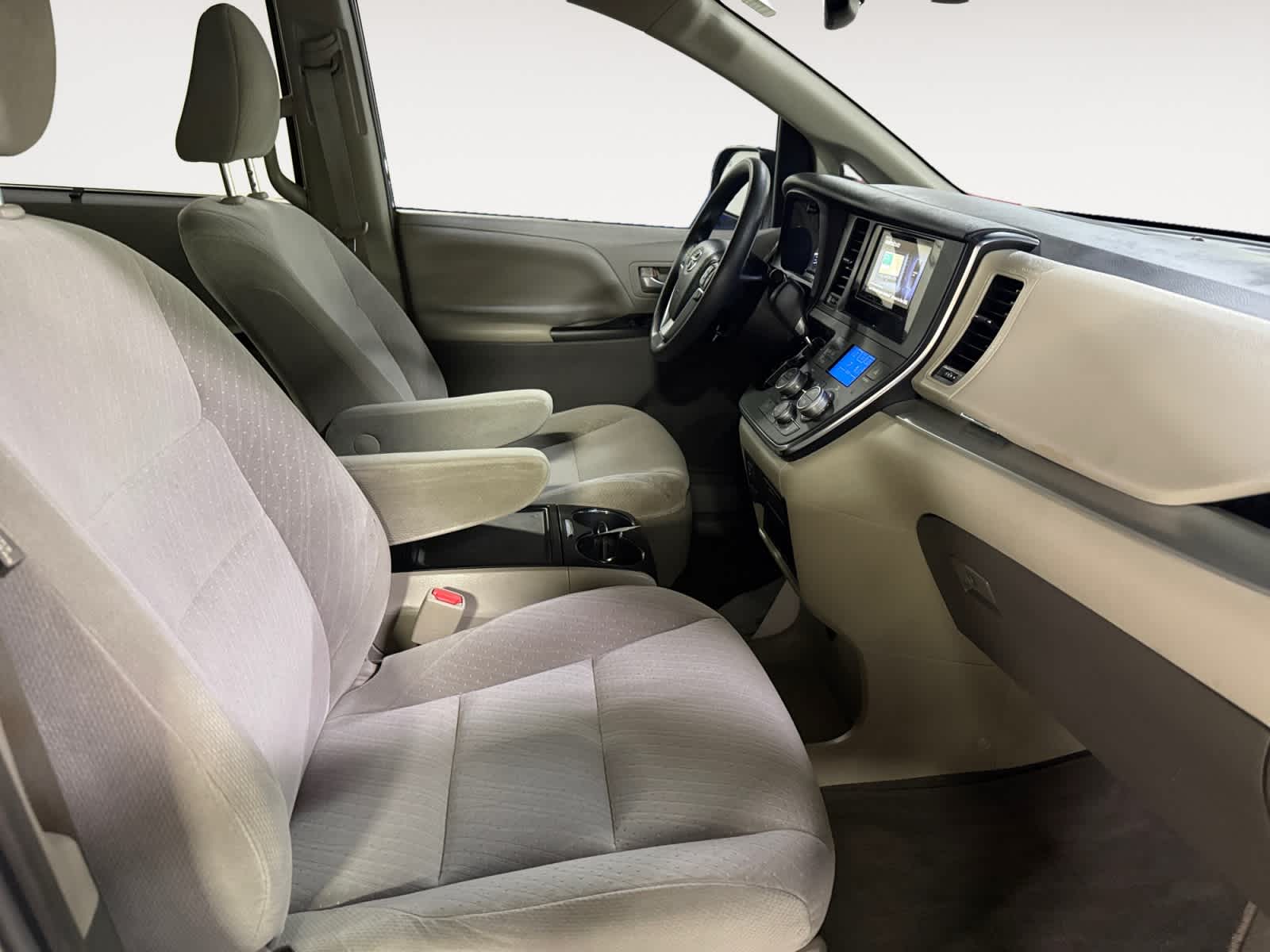 2019 Toyota Sienna LE