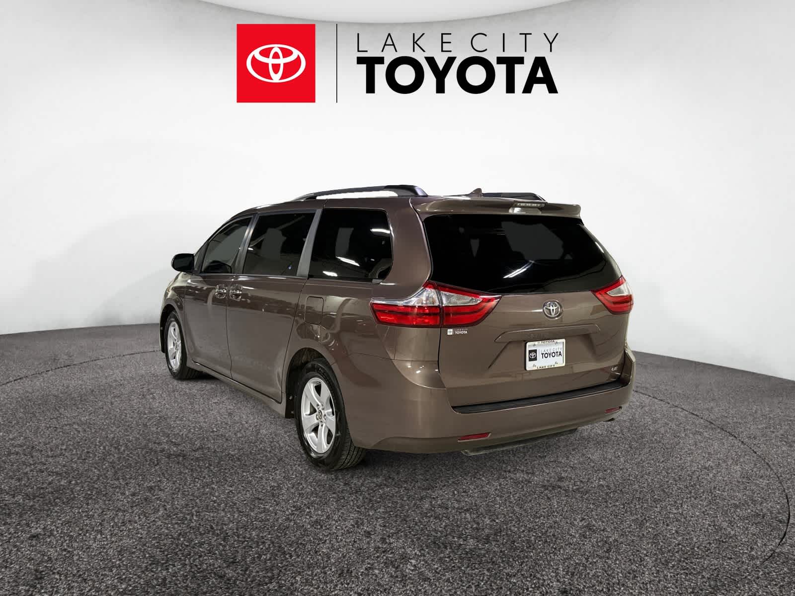 2019 Toyota Sienna LE