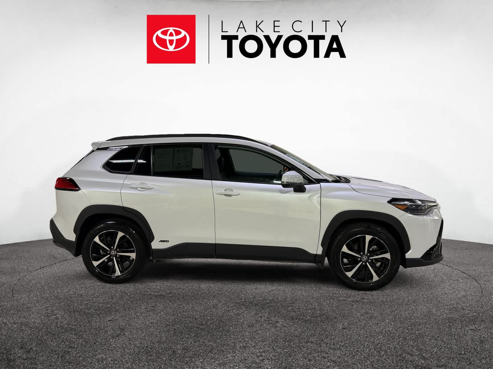 2024 Toyota Corolla Cross Hybrid XSE