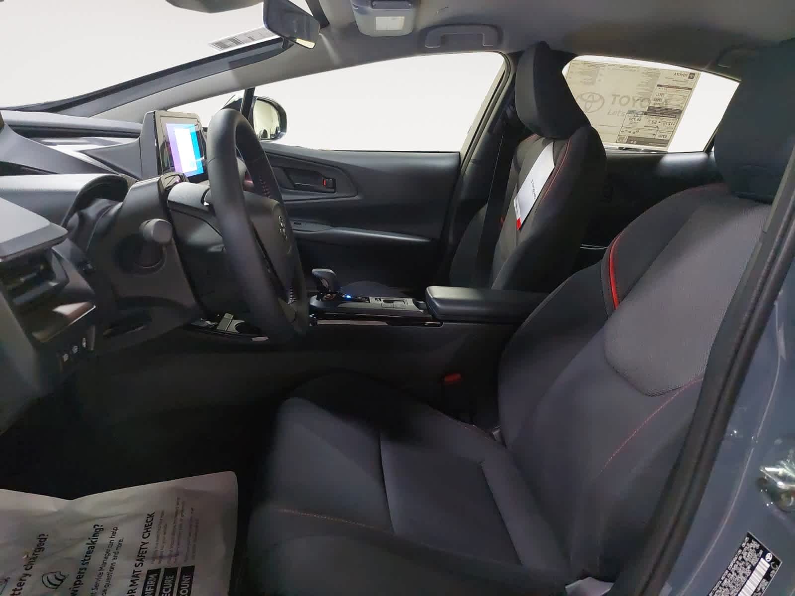 2025 Toyota Prius Plug-In Hybrid SE