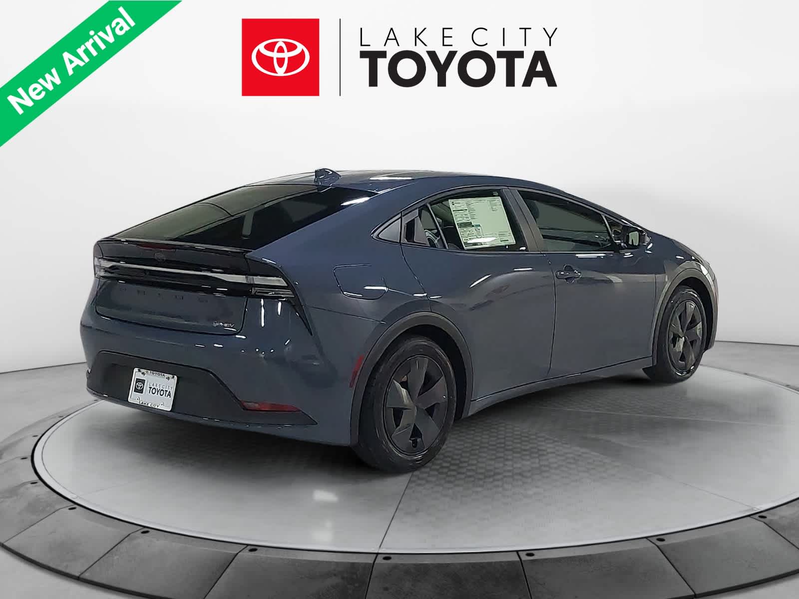 2025 Toyota Prius Plug-In Hybrid SE