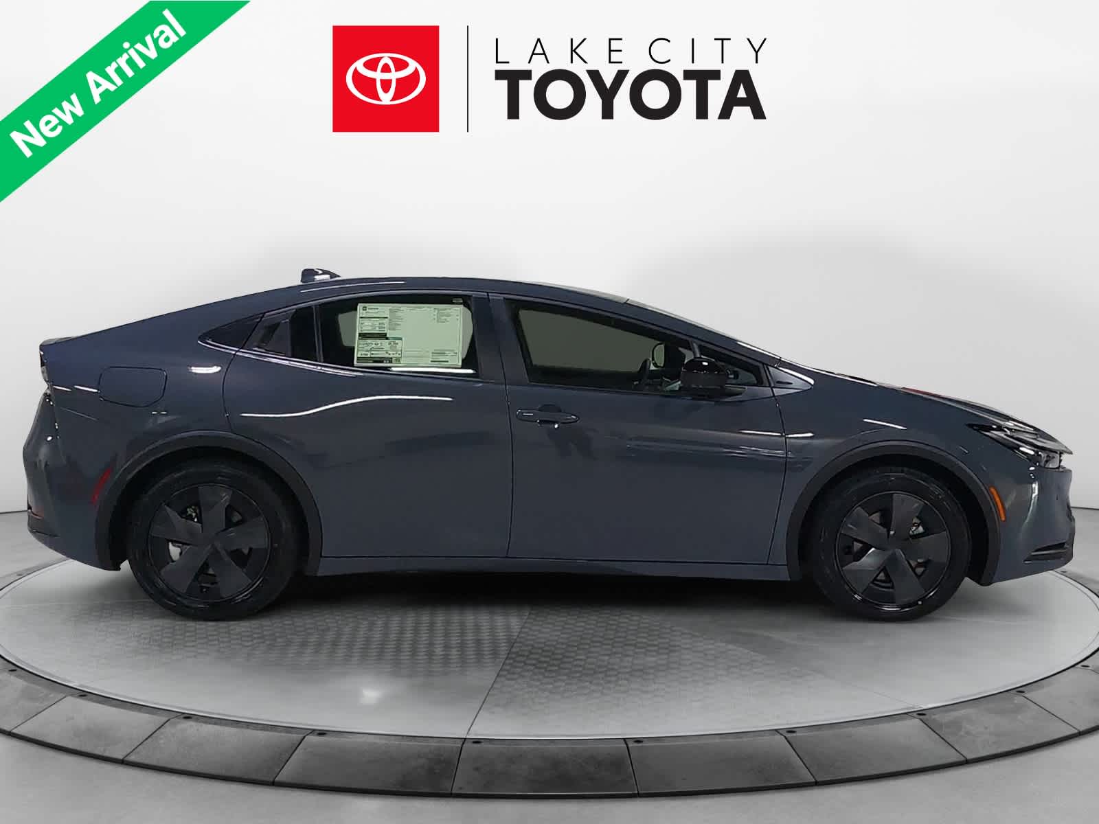 2025 Toyota Prius Plug-In Hybrid SE