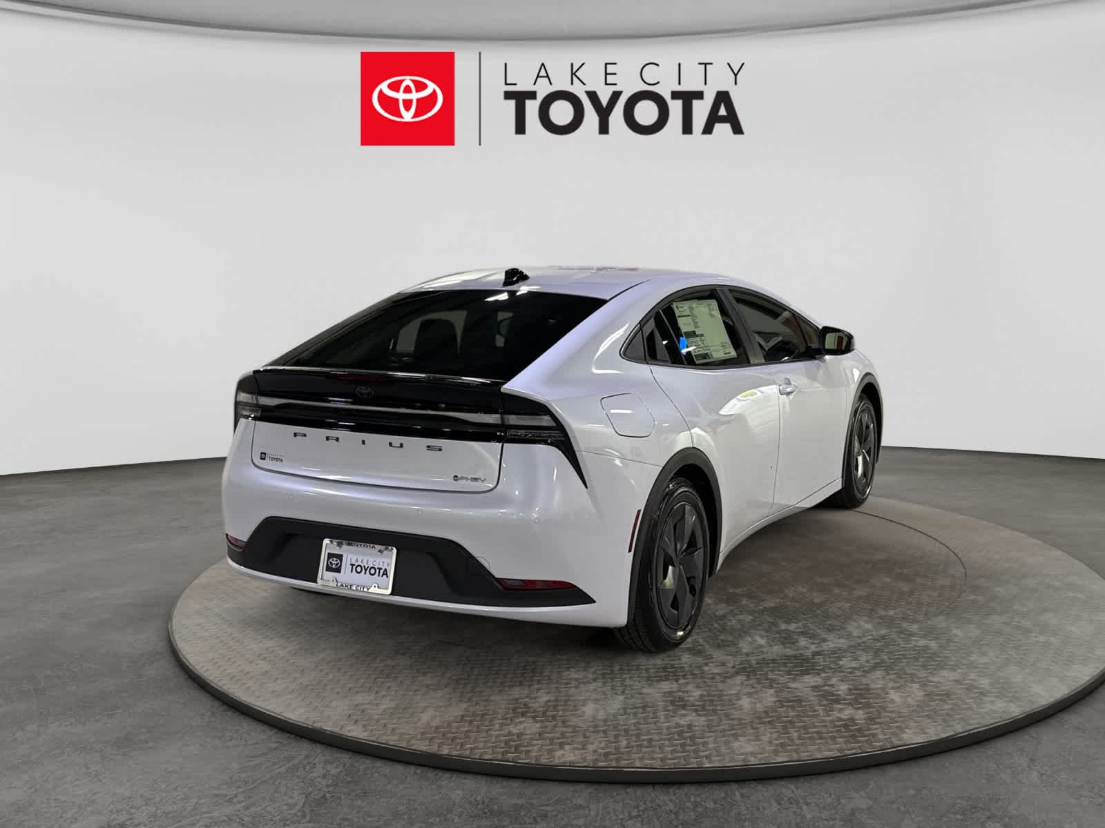 2026 Toyota Prius Plug-In Hybrid SE