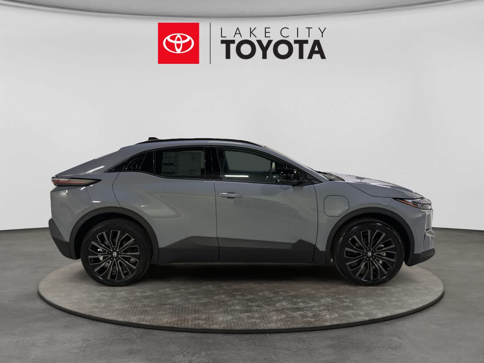 2026 Toyota C-HR XSE