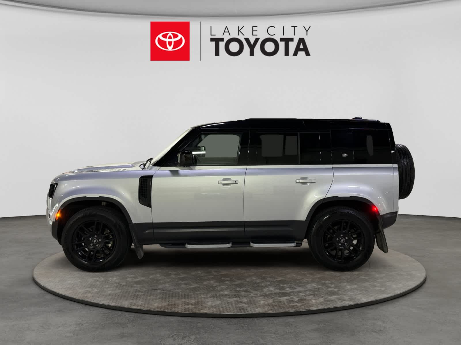 2023 Land Rover Defender S