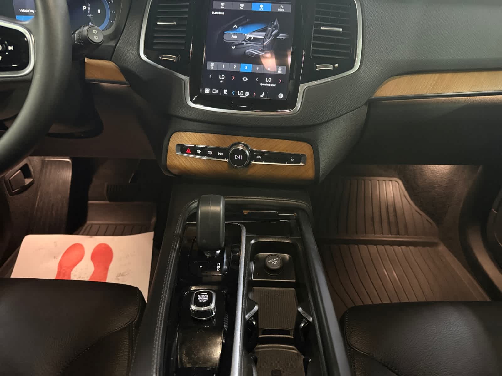 2024 Volvo XC90 Plus Bright Theme