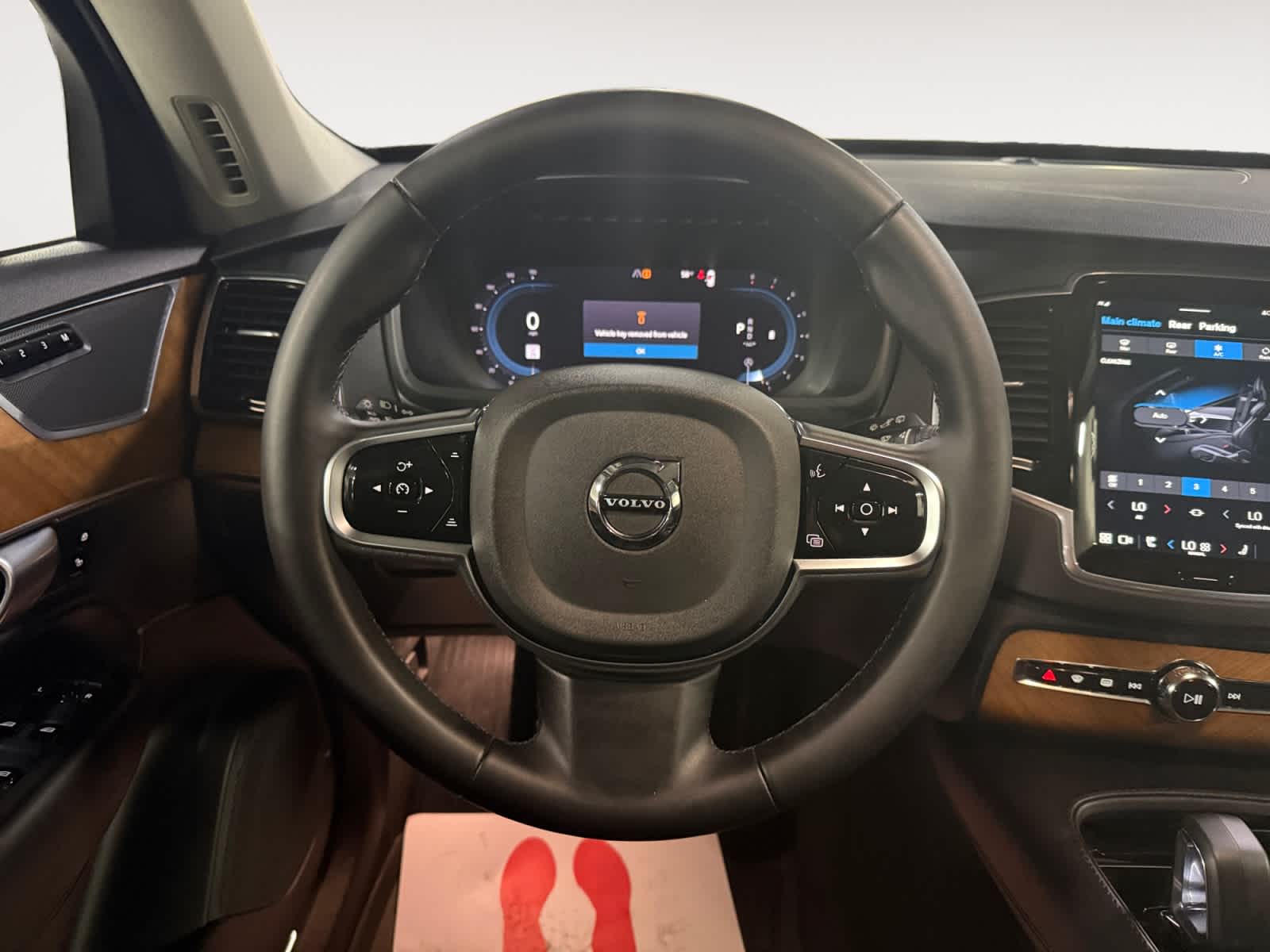 2024 Volvo XC90 Plus Bright Theme