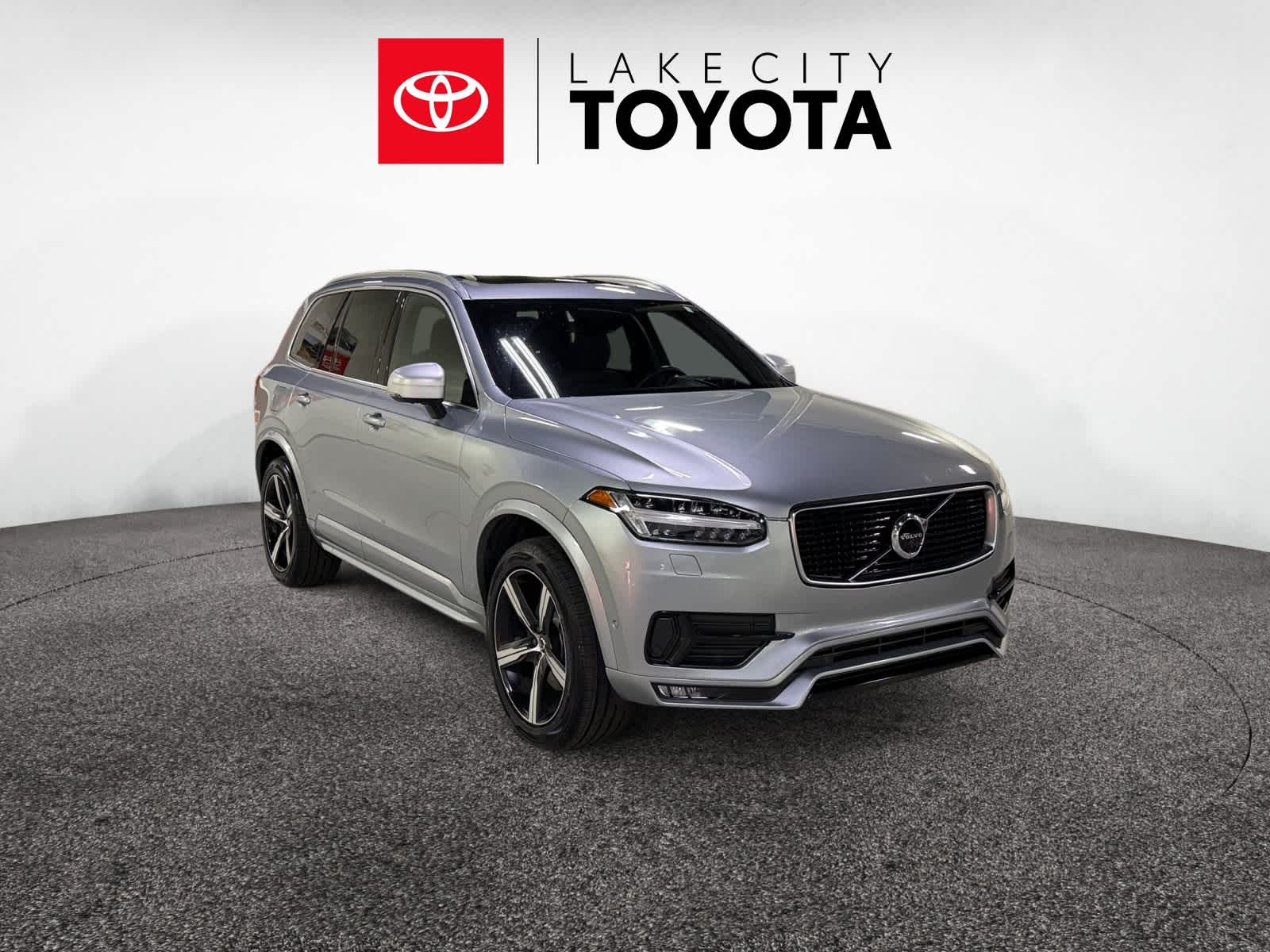 2019 Volvo XC90 R-Design